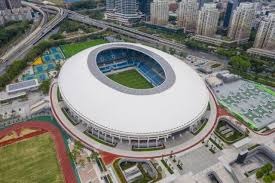 巴里·邦兹在旧金山主场外的小艇群，只为等待那颗飞向水面的全垒打球